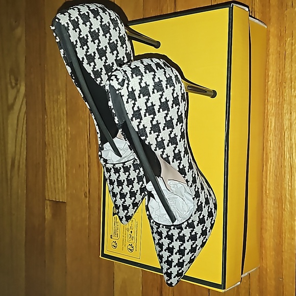 Houndstooth Print Women's Heel Size 38 (US 7.5) - Picture 4 of 4